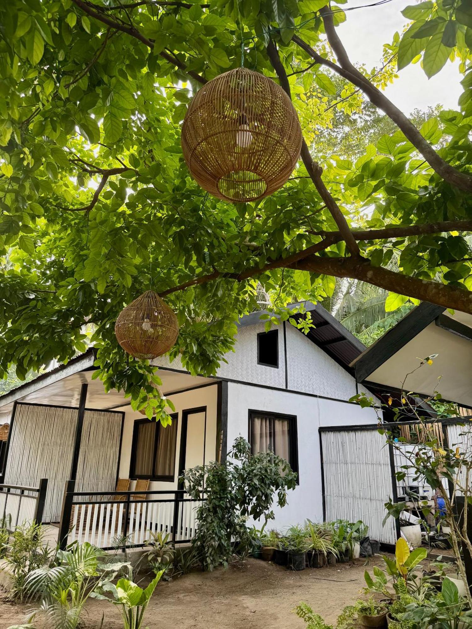 爱妮岛Kasitas Sibaltan住宿加早餐旅馆 外观 照片